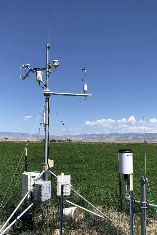 LI-710米国ユタ州での蒸発散量の計測場面画像1