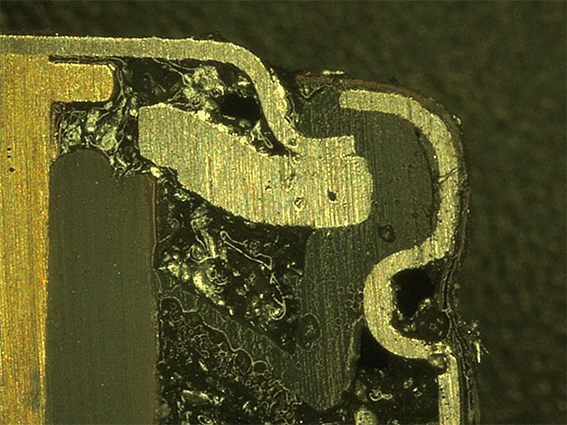 DWS3500で乾電池をドライカットした断面写真